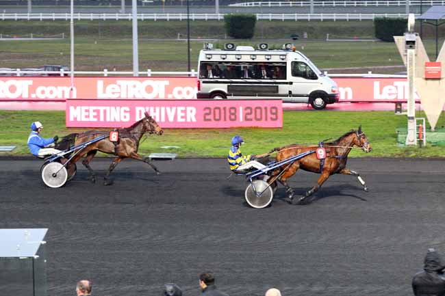 Photo d'arrivée de la course pmu PRIX DE MIRAMBEAU à PARIS-VINCENNES le Samedi 1 décembre 2018