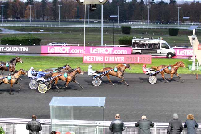 Photo d'arrivée de la course pmu PRIX DOYNEL DE SAINT-QUENTIN à PARIS-VINCENNES le Samedi 1 décembre 2018