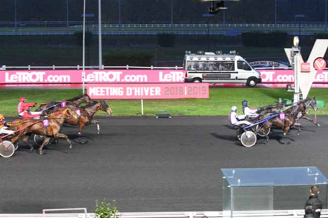 Photo d'arrivée de la course pmu PRIX DES RENCONTRES INTERNATIONALES DU TROTTEUR FRANCAIS à PARIS-VINCENNES le Samedi 1 décembre 2018