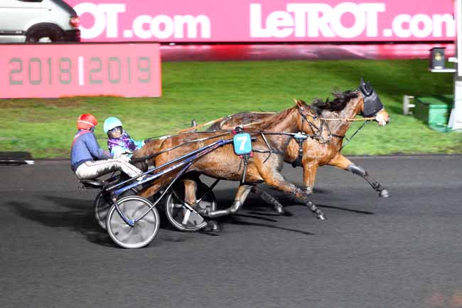 Photo d'arrivée de la course pmu PRIX VOURASIE à PARIS-VINCENNES le Samedi 1 décembre 2018