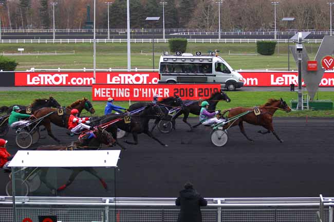 Photo d'arrivée de la course pmu PRIX DE LA VILLE DE ROYAN à PARIS-VINCENNES le Mercredi 5 décembre 2018