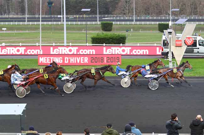 Photo d'arrivée de la course pmu PRIX D'HAUTEFORT à PARIS-VINCENNES le Samedi 8 décembre 2018