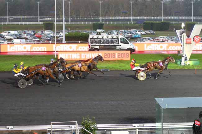 Photo d'arrivée de la course pmu PRIX DE LECELLES à PARIS-VINCENNES le Dimanche 9 décembre 2018