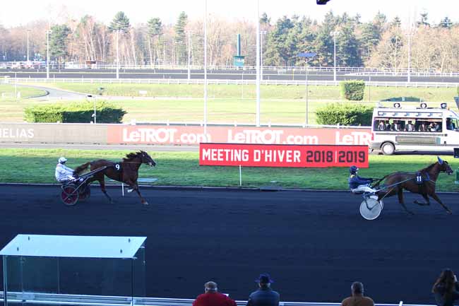 Photo d'arrivée de la course pmu PRIX DES CAMELIAS à PARIS-VINCENNES le Mercredi 12 décembre 2018