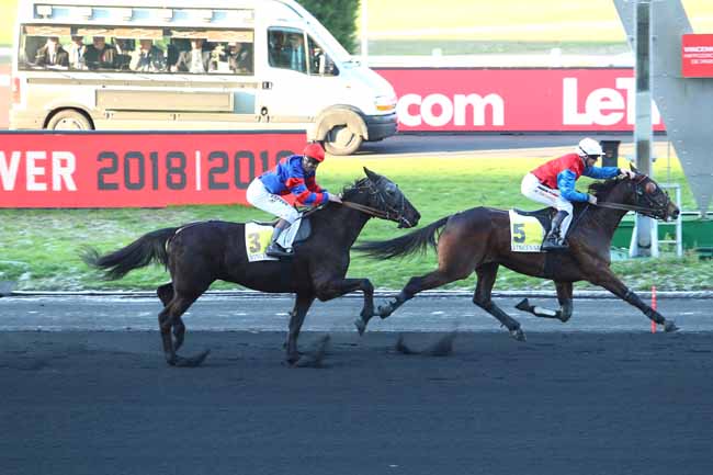 Photo d'arrivée de la course pmu PRIX DE ROSTRENEN à PARIS-VINCENNES le Jeudi 13 décembre 2018
