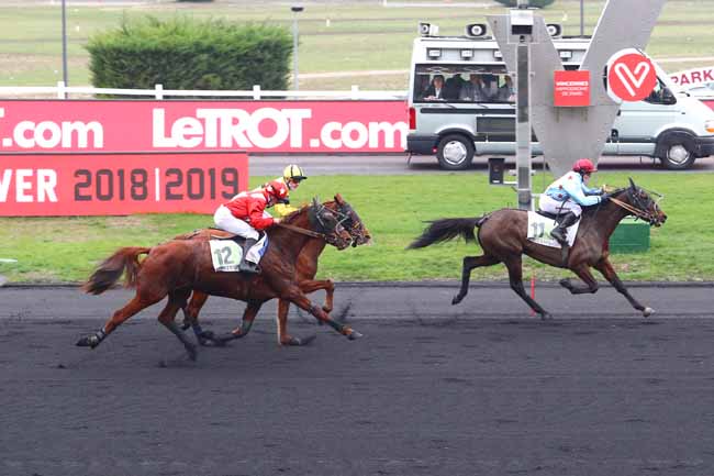 Photo d'arrivée de la course pmu PRIX DE LANGEAC à PARIS-VINCENNES le Samedi 15 décembre 2018