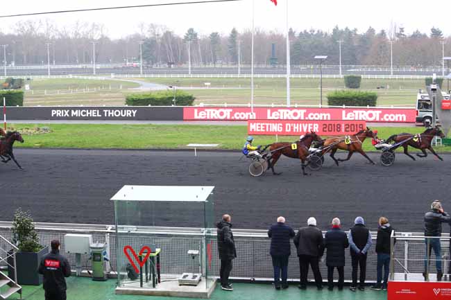 Photo d'arrivée de la course pmu PRIX DE SAINT JAMES - PRIX MICHEL THOURY à PARIS-VINCENNES le Samedi 15 décembre 2018