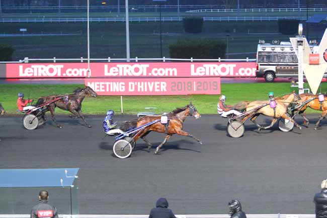 Photo d'arrivée de la course pmu PRIX DE MANCIET à PARIS-VINCENNES le Samedi 15 décembre 2018
