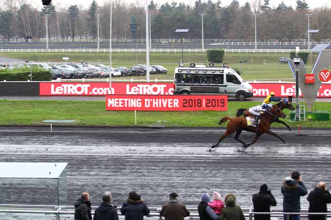 Photo d'arrivée de la course pmu PRIX DE CHAMALIERES à PARIS-VINCENNES le Dimanche 16 décembre 2018