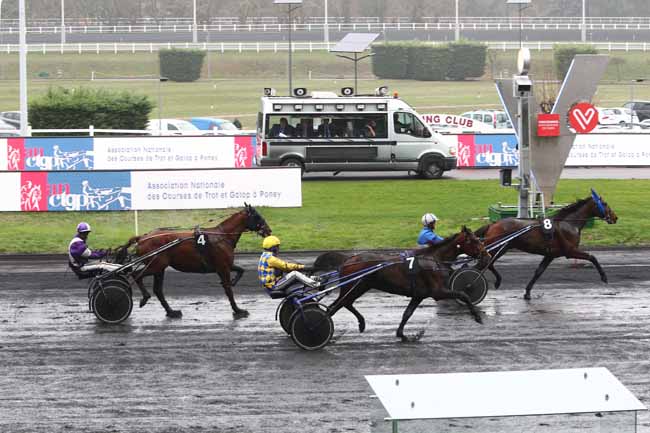 Photo d'arrivée de la course pmu PRIX DE LUXE à PARIS-VINCENNES le Dimanche 16 décembre 2018