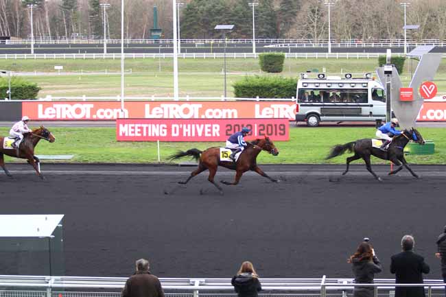 Photo d'arrivée de la course pmu PRIX PIERRE GIFFARD à PARIS-VINCENNES le Mardi 18 décembre 2018
