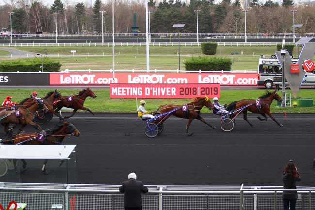 Photo d'arrivée de la course pmu PRIX DE COURSEULLES à PARIS-VINCENNES le Mardi 18 décembre 2018