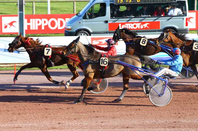 Photo d'arrivée de la course pmu PRIX DES SAPONAIRES à CABOURG le Jeudi 20 décembre 2018