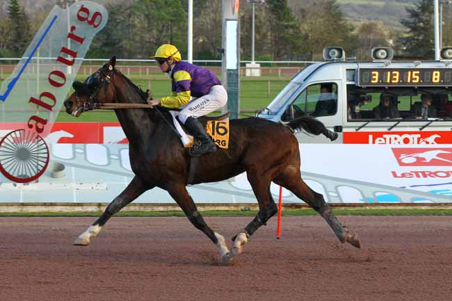 Photo d'arrivée de la course pmu PRIX DES NOYERS à CABOURG le Jeudi 20 décembre 2018
