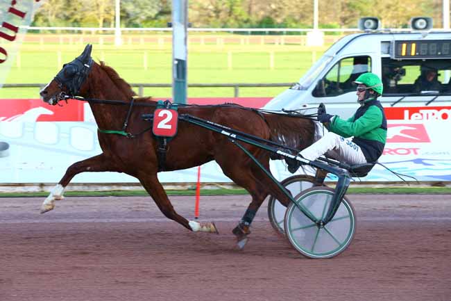 Photo d'arrivée de la course pmu PRIX DES SILENES à CABOURG le Jeudi 20 décembre 2018