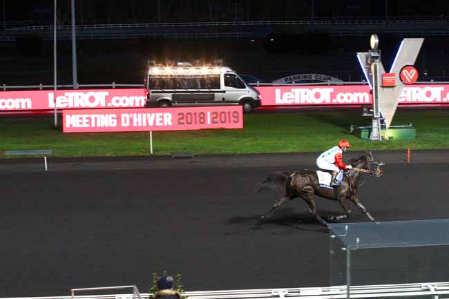 Photo d'arrivée de la course pmu PRIX DE MORTEMART à PARIS-VINCENNES le Vendredi 21 décembre 2018