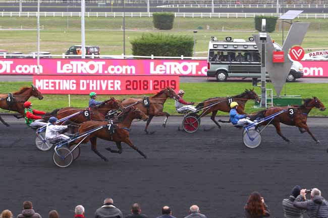 Photo d'arrivée de la course pmu PRIX UNE DE MAI à PARIS-VINCENNES le Samedi 22 décembre 2018