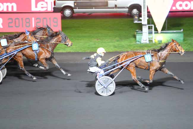 Photo d'arrivée de la course pmu PRIX DE FOUGERES à PARIS-VINCENNES le Samedi 22 décembre 2018