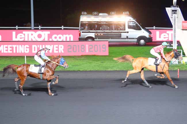 Photo d'arrivée de la course pmu PRIX DE FLERS à PARIS-VINCENNES le Samedi 22 décembre 2018