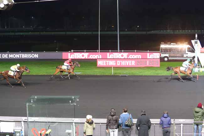 Photo d'arrivée de la course pmu PRIX DE MONTBRISON à PARIS-VINCENNES le Jeudi 27 décembre 2018