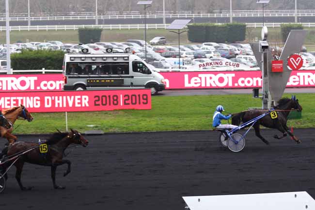 Photo d'arrivée de la course pmu PRIX DE LIMOURS à PARIS-VINCENNES le Dimanche 30 décembre 2018