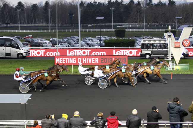 Photo d'arrivée de la course pmu PRIX DE VIC-SUR-CERE à PARIS-VINCENNES le Dimanche 6 janvier 2019