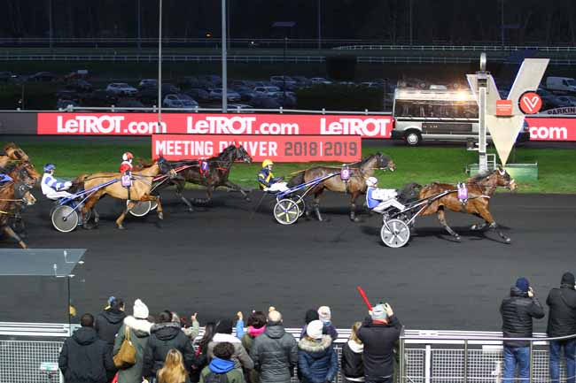 Photo d'arrivée de la course pmu PRIX DE SALON-DE-PROVENCE à PARIS-VINCENNES le Dimanche 6 janvier 2019