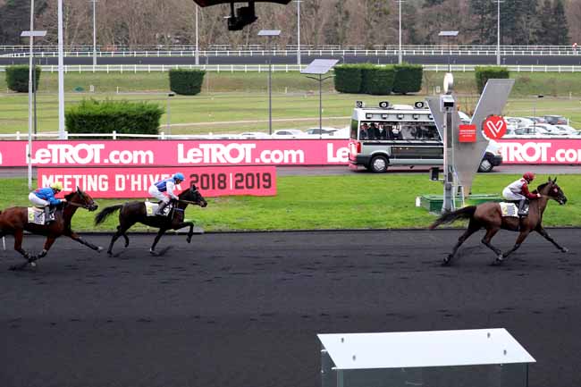 Photo d'arrivée de la course pmu PRIX DE MONTREUIL à PARIS-VINCENNES le Samedi 12 janvier 2019
