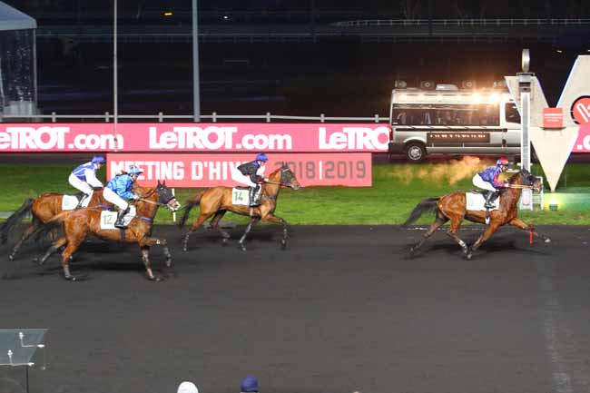 Photo d'arrivée de la course pmu PRIX DE WOLVEGA à PARIS-VINCENNES le Jeudi 24 janvier 2019