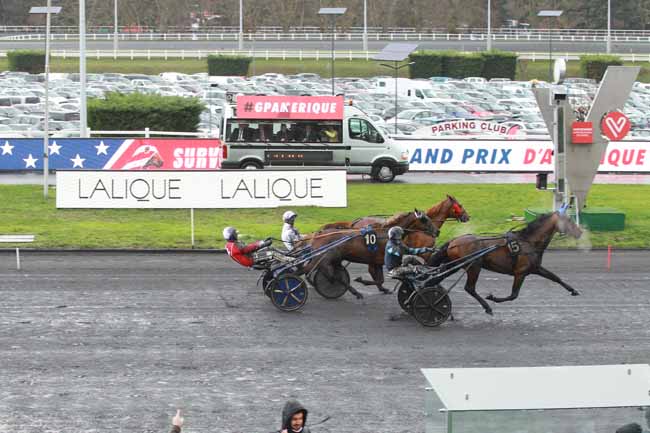 Photo d'arrivée de la course pmu PRIX DE MONTREAL à PARIS-VINCENNES le Dimanche 27 janvier 2019