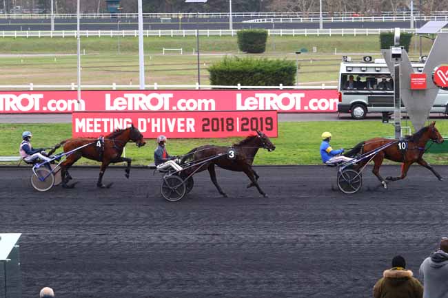 Photo d'arrivée de la course pmu PRIX DE COULOMMIERS à PARIS-VINCENNES le Lundi 4 février 2019