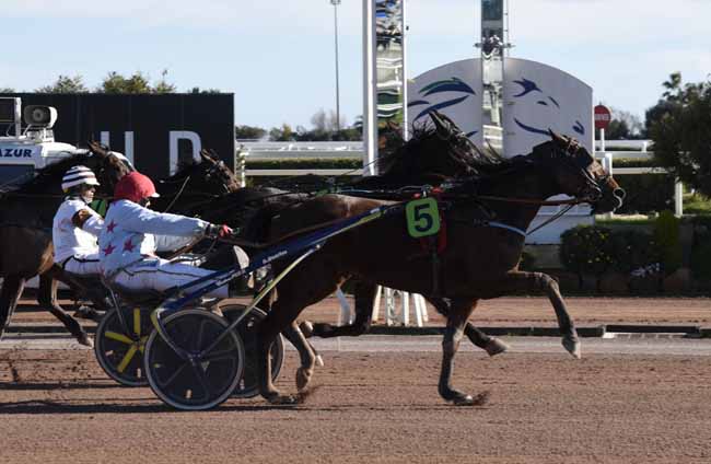 Photo d'arrivée de la course pmu PRIX GRACE DUCAL à CAGNES-SUR-MER le Mardi 5 février 2019