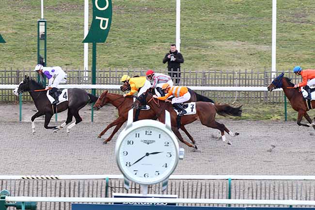 Photo d'arrivée de la course pmu PRIX DE LA ROUTE DU DEBAT à CHANTILLY le Jeudi 7 février 2019