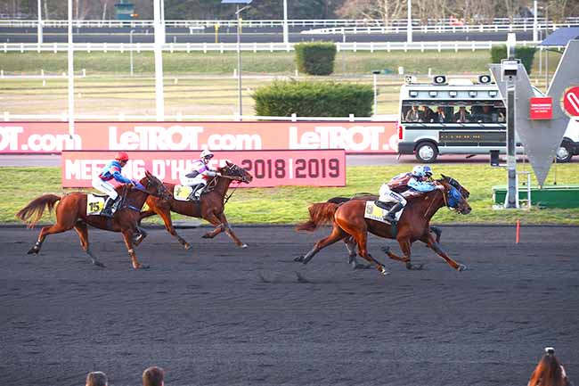 Photo d'arrivée de la course pmu PRIX DE POUILLY-SUR-LOIRE à PARIS-VINCENNES le Lundi 18 février 2019