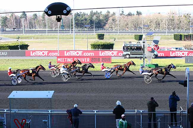 Photo d'arrivée de la course pmu PRIX DE FONTAINEBLEAU à PARIS-VINCENNES le Mardi 19 février 2019