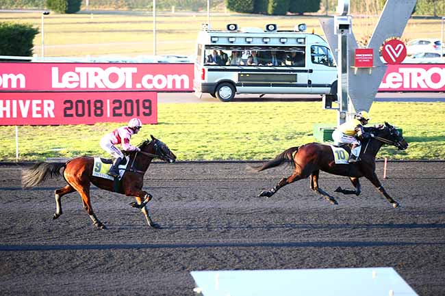 Photo d'arrivée de la course pmu PRIX DE MORTAGNE à PARIS-VINCENNES le Mardi 19 février 2019