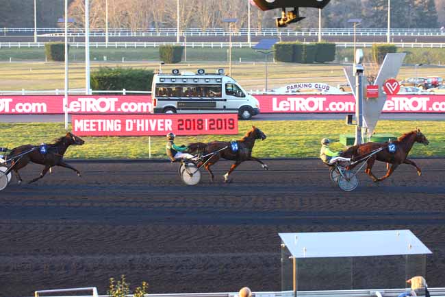 Photo d'arrivée de la course pmu PRIX DE JONCY à PARIS-VINCENNES le Vendredi 22 février 2019