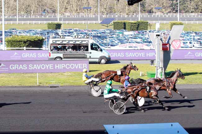 Photo d'arrivée de la course pmu PRIX DE MONTAUBAN à PARIS-VINCENNES le Dimanche 24 février 2019