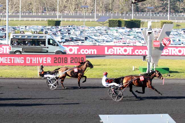 Photo d'arrivée de la course pmu PRIX JACQUES MOREAU à PARIS-VINCENNES le Dimanche 24 février 2019