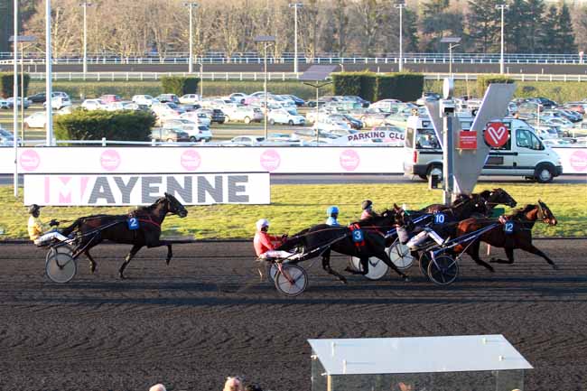 Photo d'arrivée de la course pmu PRIX DE LA MAYENNE à PARIS-VINCENNES le Dimanche 24 février 2019
