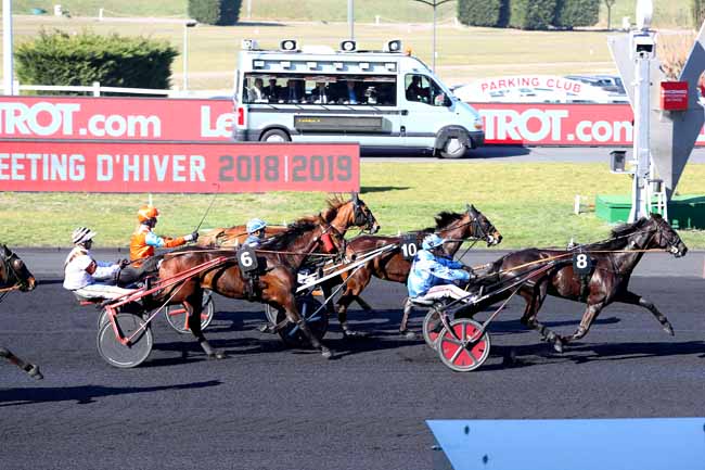 Photo d'arrivée de la course pmu PRIX D'AIGUEPERSE à PARIS-VINCENNES le Mercredi 27 février 2019