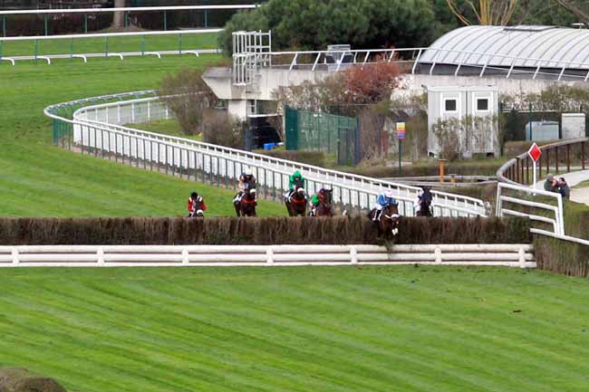 Photo d'arrivée de la course pmu PRIX DUC D'ANJOU à AUTEUIL le Samedi 9 mars 2019