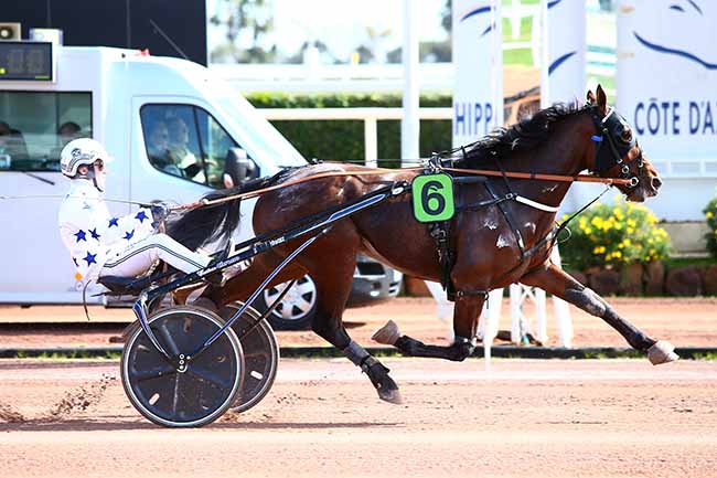 Photo d'arrivée de la course pmu PRIX DE VICHY à CAGNES-SUR-MER le Dimanche 10 mars 2019