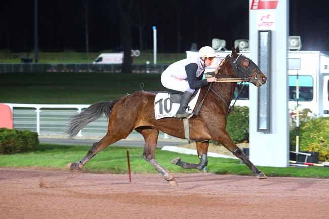 Photo d'arrivée de la course pmu PRIX DU PONT DE BIR-HAKEIM à ENGHIEN le Mardi 19 mars 2019