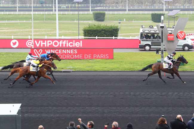 Photo d'arrivée de la course pmu PRIX LOUIS FORCINAL à PARIS-VINCENNES le Samedi 23 mars 2019