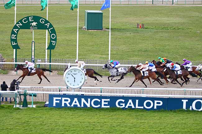 Photo d'arrivée de la course pmu PRIX DE LA REGION FORESTIERE VALOIS à CHANTILLY le Lundi 25 mars 2019
