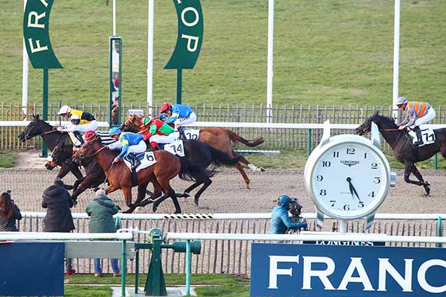 Photo d'arrivée de la course pmu PRIX DES FRAYOIRS à CHANTILLY le Jeudi 28 mars 2019