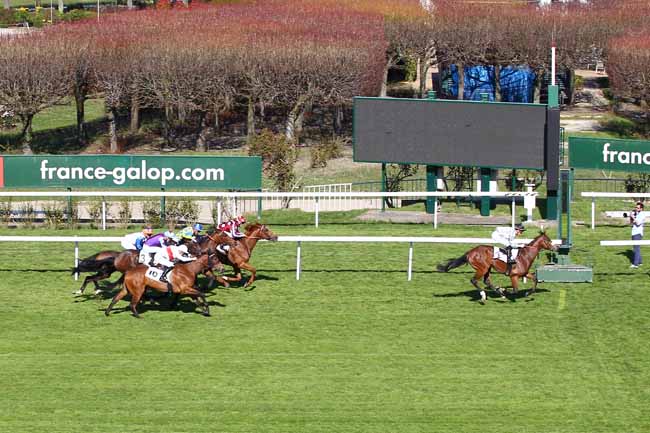 Photo d'arrivée de la course pmu PRIX DES LANDES à SAINT-CLOUD le Samedi 30 mars 2019