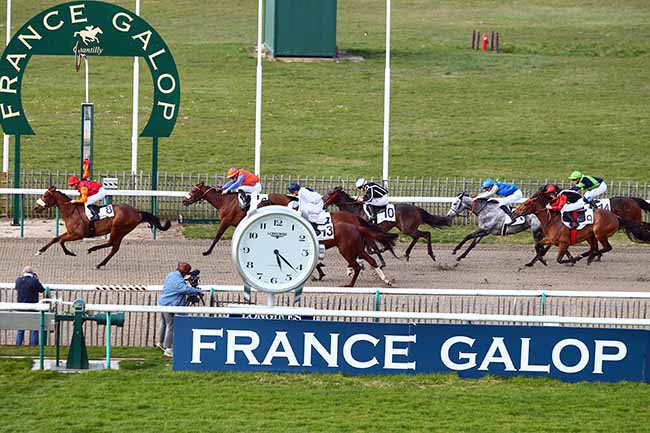 Photo d'arrivée de la course pmu PRIX DES COMMERCANTS - PRIX LACOVIA à CHANTILLY le Lundi 1 avril 2019