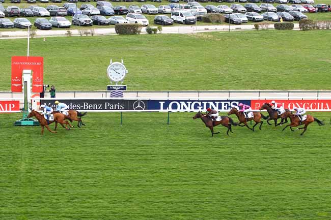 Photo d'arrivée de la course pmu PRIX VANTEAUX à LONGCHAMP le Dimanche 7 avril 2019